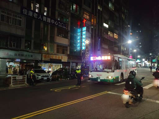 新北公車撞飛國三生！急煞又釀車上母女撞傷頭部