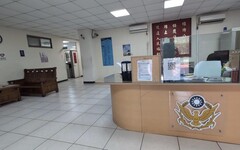 影/竹縣湖口派出所遭搜索 員警涉詐欺吸金25萬交保