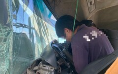 影/馬太鞍溪疏浚砂石車互撞1人骨折 駕駛怒轟單位踢皮球