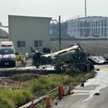 快訊／國1油罐車翻落邊坡！廢酸洗液外溢 司機拋飛車外搶救不治