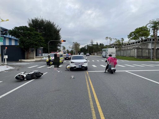 花蓮路口嚴重車禍！7旬老夫妻「雙載撞汽車」 顱內出血進ICU