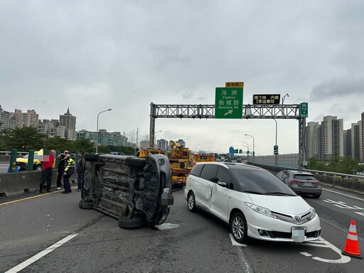 快訊／台65線3車連環撞！水泥預拌車「切車道撞翻轎車」 車流一度回堵