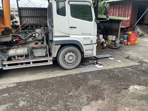 基隆修車廠驚傳命案！老闆修車遭重壓「頭部變形」 送醫搶救傷重不治