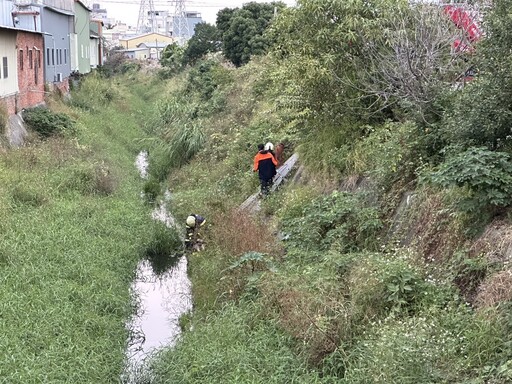 彰化老翁尿急路邊方便！失足摔落大排水溝 路人聽「微弱求救聲」救命