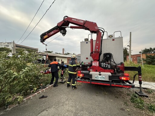 彰化老翁尿急路邊方便！失足摔落大排水溝 路人聽「微弱求救聲」救命