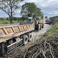 屏東砂石車自撞！男下車「忘拉手煞」慘死輪下 家屬悲痛拒送醫