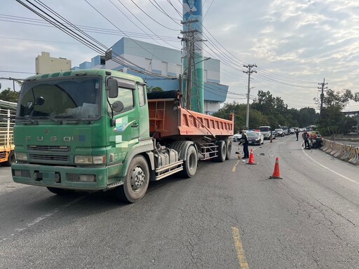 快訊／高雄死亡車禍！18歲騎士「過彎噴飛」滑到對向 砂石車煞不住輾斃