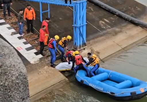 快訊／苗栗民德水庫驚見浮屍！男「面朝下」趴水面 警消急打撈上岸