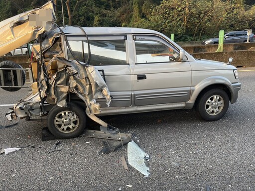 國1死亡車禍！男停中線「下車排查故障」 大貨車反應不及撞死人