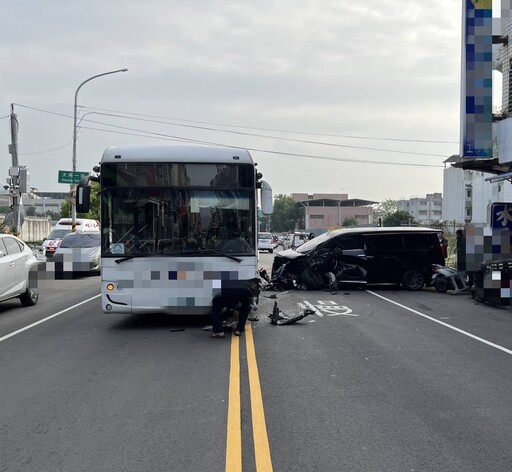 為閃並排違停！台中公車跨雙黃線超車 「阿法」反應不及迎面撞上