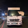 五股凌晨車禍！大貨車猛撞限高架斷成4截 警方急封路開罰