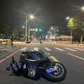 基隆深夜死亡車禍！男雙載「撞飛待轉同事」重摔 慘釀1死1重傷