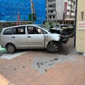 桃園重大車禍！轎車暴衝人行道夾死路人 「1死3重傷」奪命5秒曝