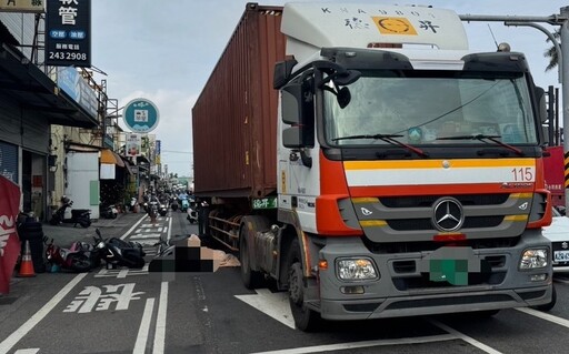 快訊／台南死亡車禍！聯結車擦撞3機車 1騎士倒地遭輾慘亡