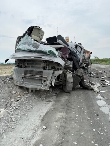 屏東砂石車對撞！駕駛「噴飛車外」遭輾慘亡 另一駕駛酒測超標送辦