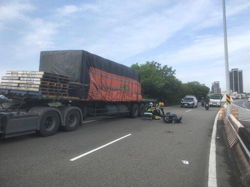 苗栗嚴重車禍！曳引車「奇葩違停」 騎士撞上頭部血流不止