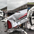 國1中壢段驚傳8車連環撞！車尾開花撞成廢鐵 釀2傷送醫