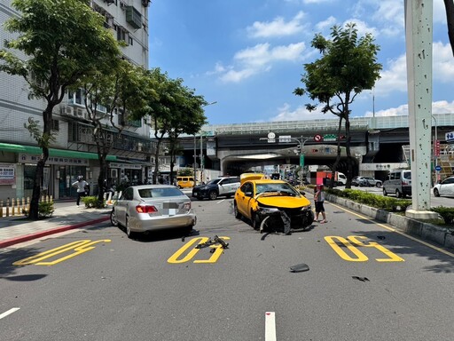 快訊／板橋死亡車禍！68歲小黃闖紅燈撞死女騎士 飆速畫面曝