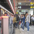 通勤族哀嚎！板南線出包「千人擠爆捷運站」 北捷回應了