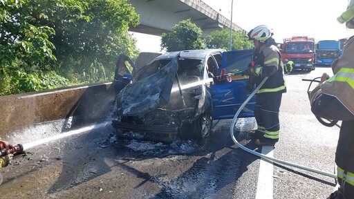 國1桃園段驚傳火燒車！車剛停下瞬間冒火 駕駛跳車急逃命