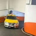 悚！「醉倒車道」小黃沒看見直接輾過 淡水男命危搶救中