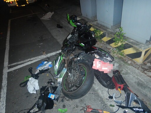 台中凌晨死亡車禍！51歲男逆向撞重機 倒地後送醫搶救不治