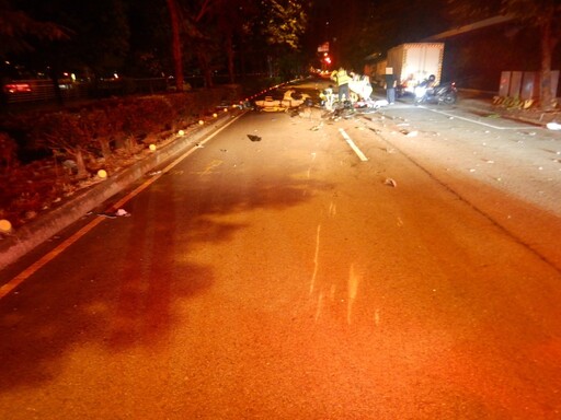 台中凌晨死亡車禍！51歲男逆向撞重機 倒地後送醫搶救不治
