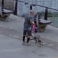淡水殘忍街友又出手！離開警局再綁小花貓 法院准羈押防止再犯