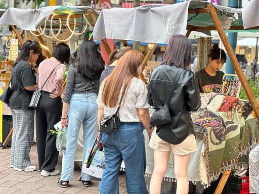 迎接月滿人團圓 混東區中秋晚營夜光體驗