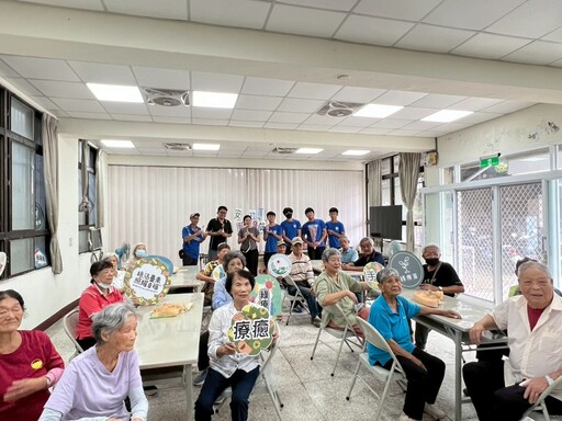 永安社區綠色照顧跨域活動手作木玫瑰感受療癒與溫暖