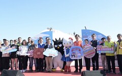 Hello Kitty+酷企鵝+蛋黃哥齊聚臺南，雲嘉南「一見雙雕藝術季」開幕
