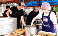 義守大學廚藝系學子與慈濟志工攜手 打造400人蔬食盛宴！