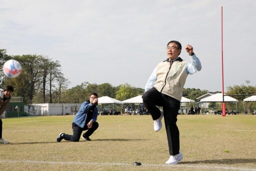 首屆元坤盃橄欖球賽開幕 黃偉哲市長與杜元坤理事長共同開球