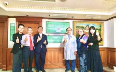 大中華史懷哲協會理事長拜訪醫學創新獎得主曹賜斌醫師，讚譽台灣之光