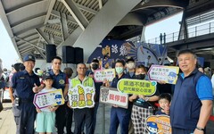 「屏東黑鮪魚文化觀光季」小米縣長與東港警反詐騙宣導共襄盛舉