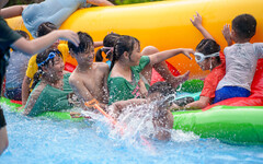 夏日消暑樂 ! 親子共享「六龜山城水樂園」市集遊玩還有雙倍劵拿