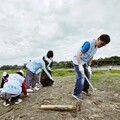 愛地球、淨灘趣 台電新竹區處志工隊「幸福沙灣」淨灘近百公斤海廢垃圾