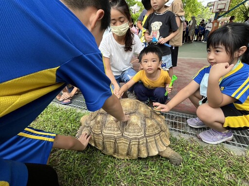 壽山動物園「行動動物園」巡迴北高雄校園 宣導生命教育