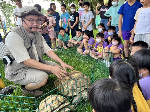 壽山動物園「行動動物園」巡迴北高雄校園 宣導生命教育