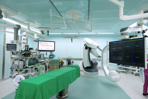 小港醫院全新複合式手術室啟用 ! 提升精準醫療