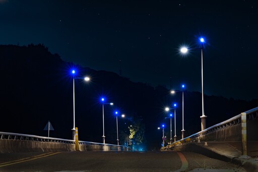 「藍色公路」重現浪漫夜景 中市LED路燈點亮大肚山頭