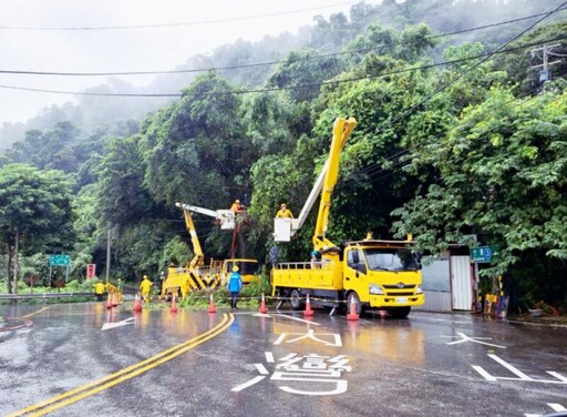 「凱米颱風」重創新竹山區 台電新竹增派人力機具設備搶修力拼全面復電