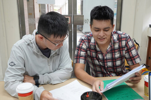 玻利維亞學生馬可研究網路遊戲取得大葉碩士學位 盼未來開創國貿事業