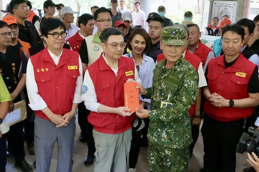 陪同院長視察桃源國中、明霸克露橋 陳其邁感謝中央支持