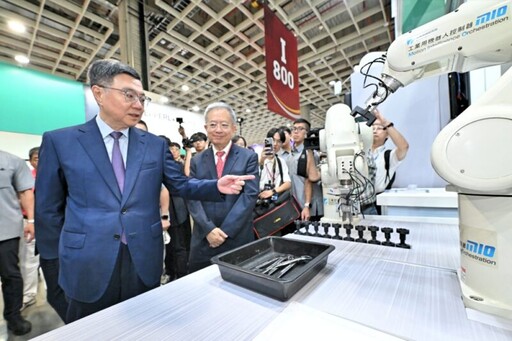 2024台灣機器人與智慧自動化展 仿真人雙手組裝120種手工具AI機器人亮相