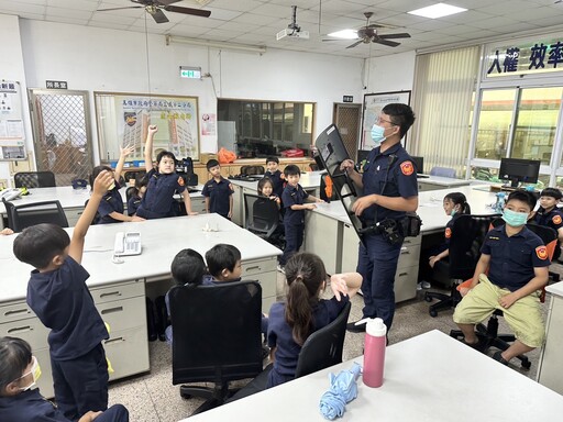 警民攜手育幼苗 三民二分局鼎山所辦小小警察體驗活動