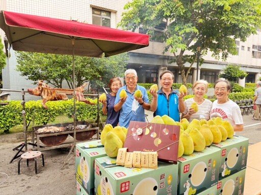 月耀八德、歡慶中秋 八德榮家月光晚會榮欣志工陪伴住民長輩團圓共好