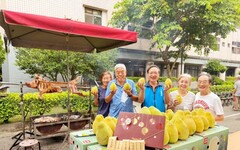 月耀八德、歡慶中秋 八德榮家月光晚會榮欣志工陪伴住民長輩團圓共好