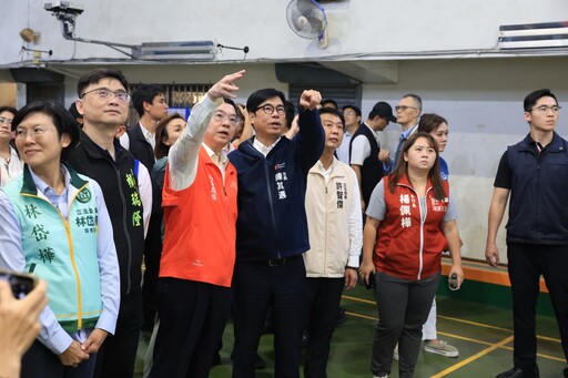 陪同卓揆視察高雄災損 陳其邁：盼中央助力重建 合作保家園