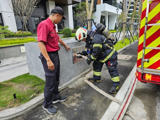 橋頭消防隊大樓搶救演練 提升火災應變效率與安全意識